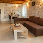 P&b Tar-Vabriga