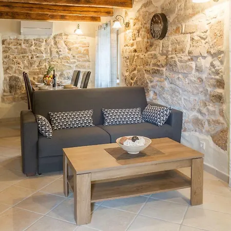 P&b Tar-Vabriga